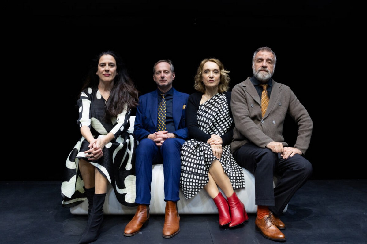Scena dello spettacolo Tre variazioni della vita, stagione Teatro Dante Sansepolcro.
