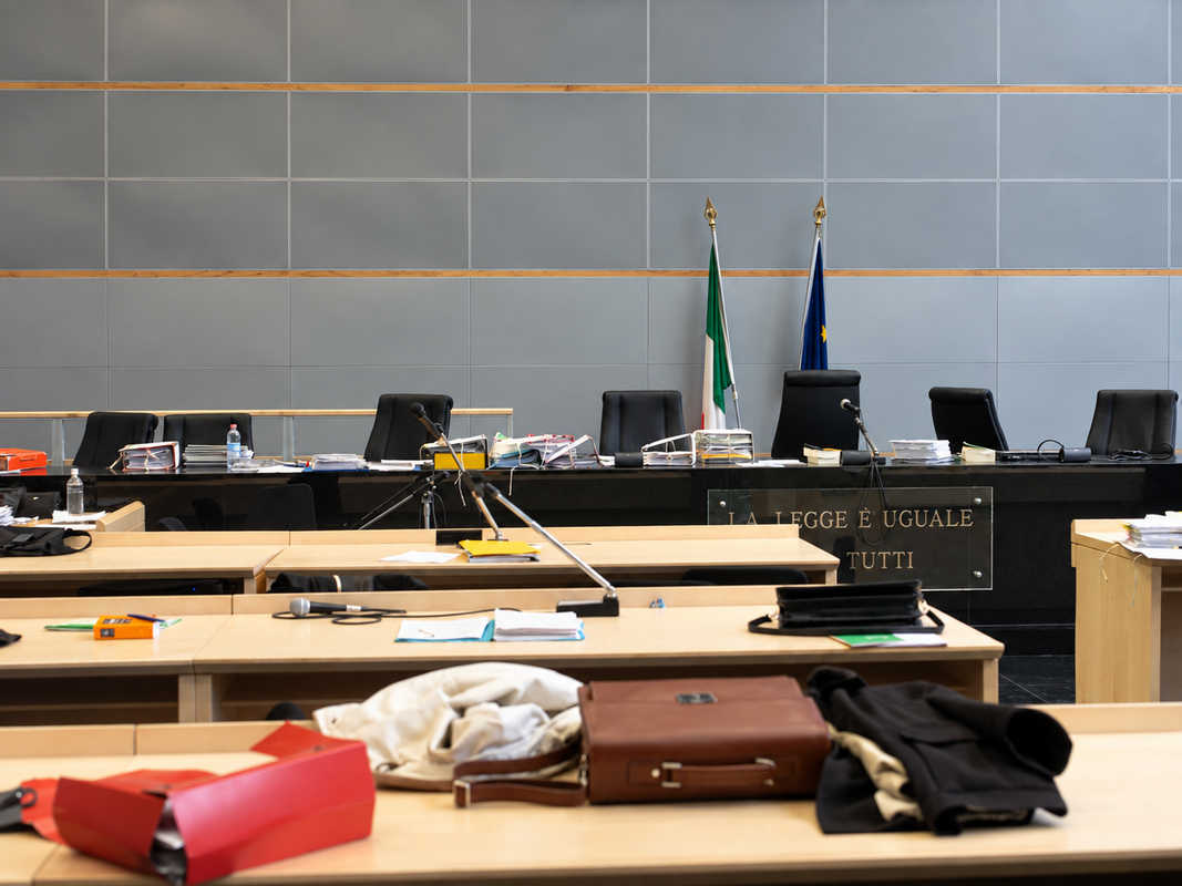 Tribunale -Arezzo-vela Esterno del Tribunale di Arezzo, sede del processo per l’omicidio di Olmo