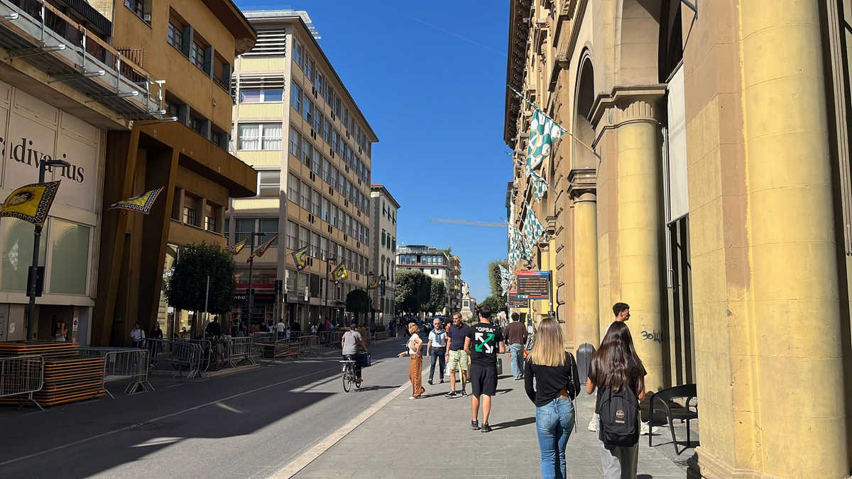 arezzo la cena della vittoria diventa bipartisan di notte spuntano le bandiere di santo spirito da Lortica.it arezzo la cena della vittoria diventa bipartisan di notte spuntano le bandiere di santo spirito