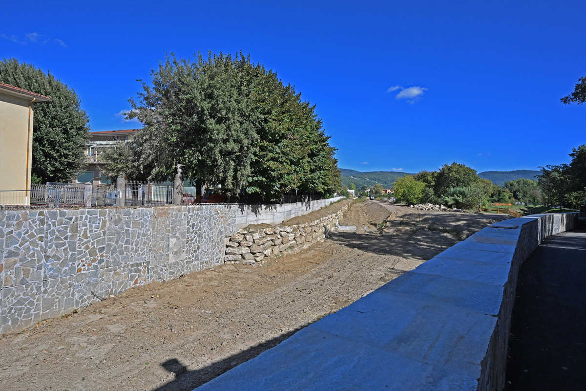Torrente Castro ad Arezzo, alveo e argini dopo i lavori di adeguamento idraulico