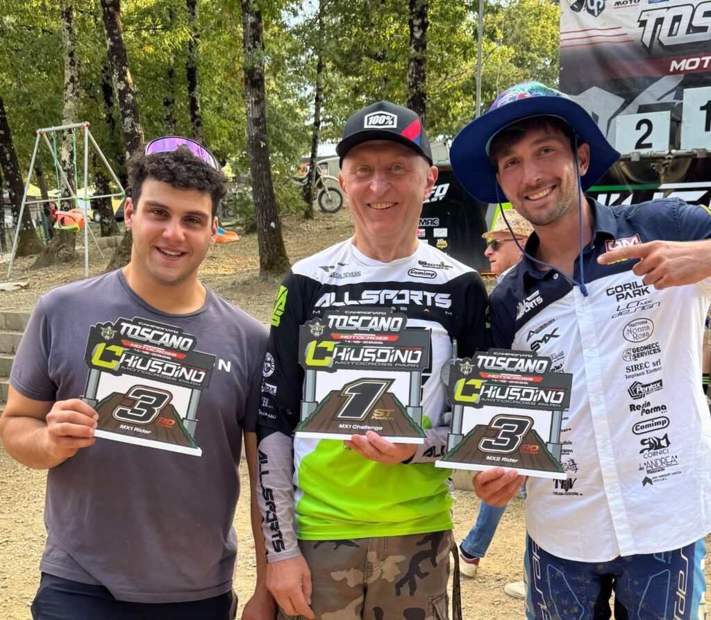Piloti dell’Associazione Motociclistica Aretina con i riconoscimenti conquistati a Chiusdino