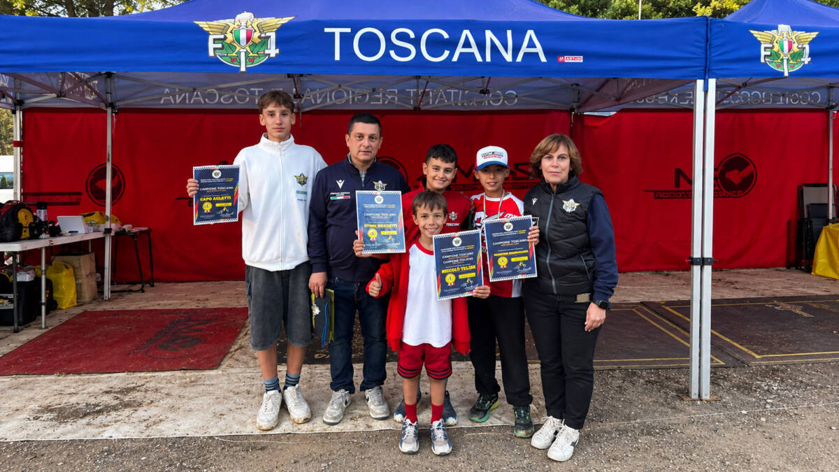 campioni-toscani-minicross-2026-premiazione-montevarchi I quattro giovani campioni del Minicross premiati dalla FMI Arezzo a Montevarchi durante il Trofeo delle Regioni 2026
