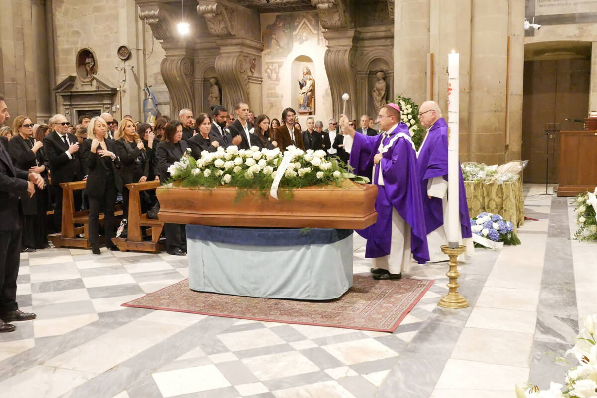 funerali-beppe-angiolini-duomo-arezzo.jpg (2)