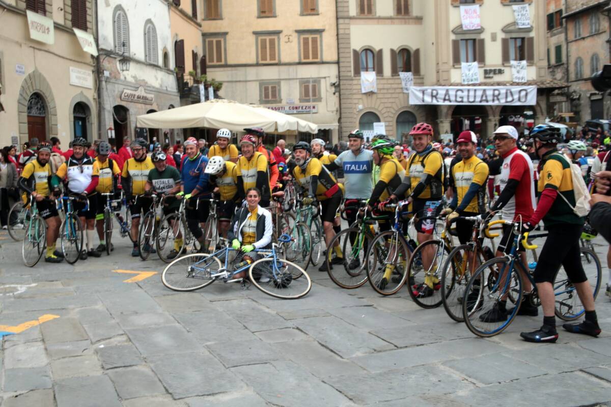L’Intrepida 2026 ad Anghiari, partecipanti alla cicloturistica d’epoca