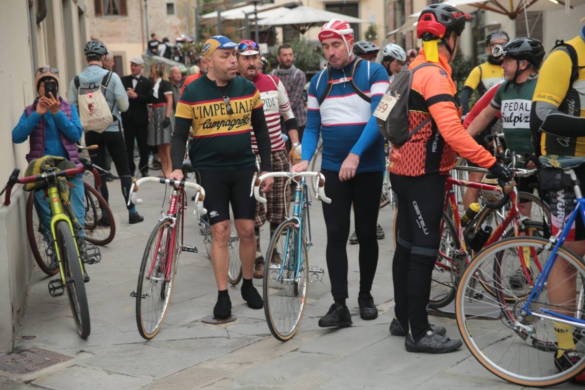 L’Intrepida 2026 ad Anghiari, partecipanti alla cicloturistica d’epoca