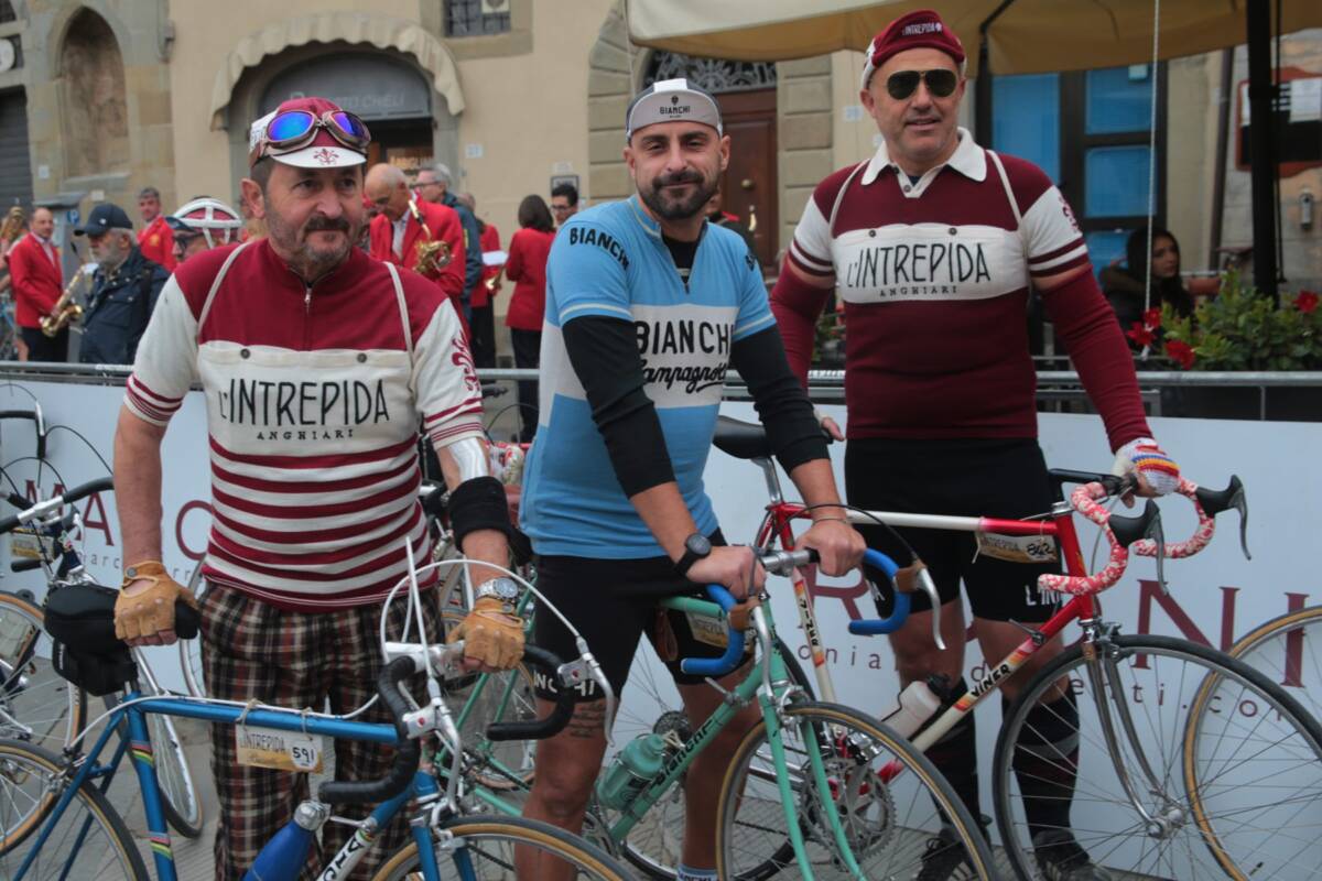 L’Intrepida 2026 ad Anghiari, partecipanti alla cicloturistica d’epoca