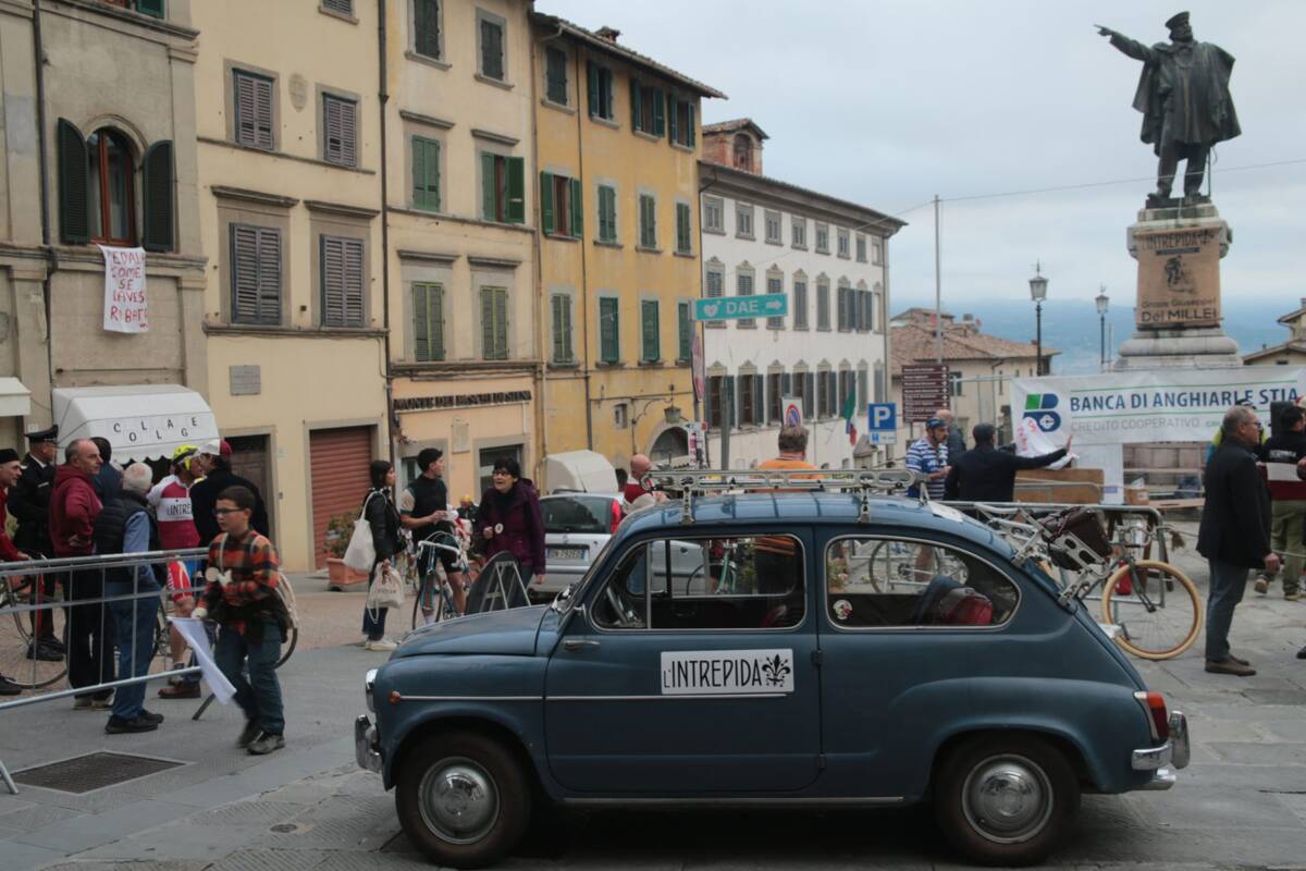 L’Intrepida 2026 ad Anghiari, partecipanti alla cicloturistica d’epoca
