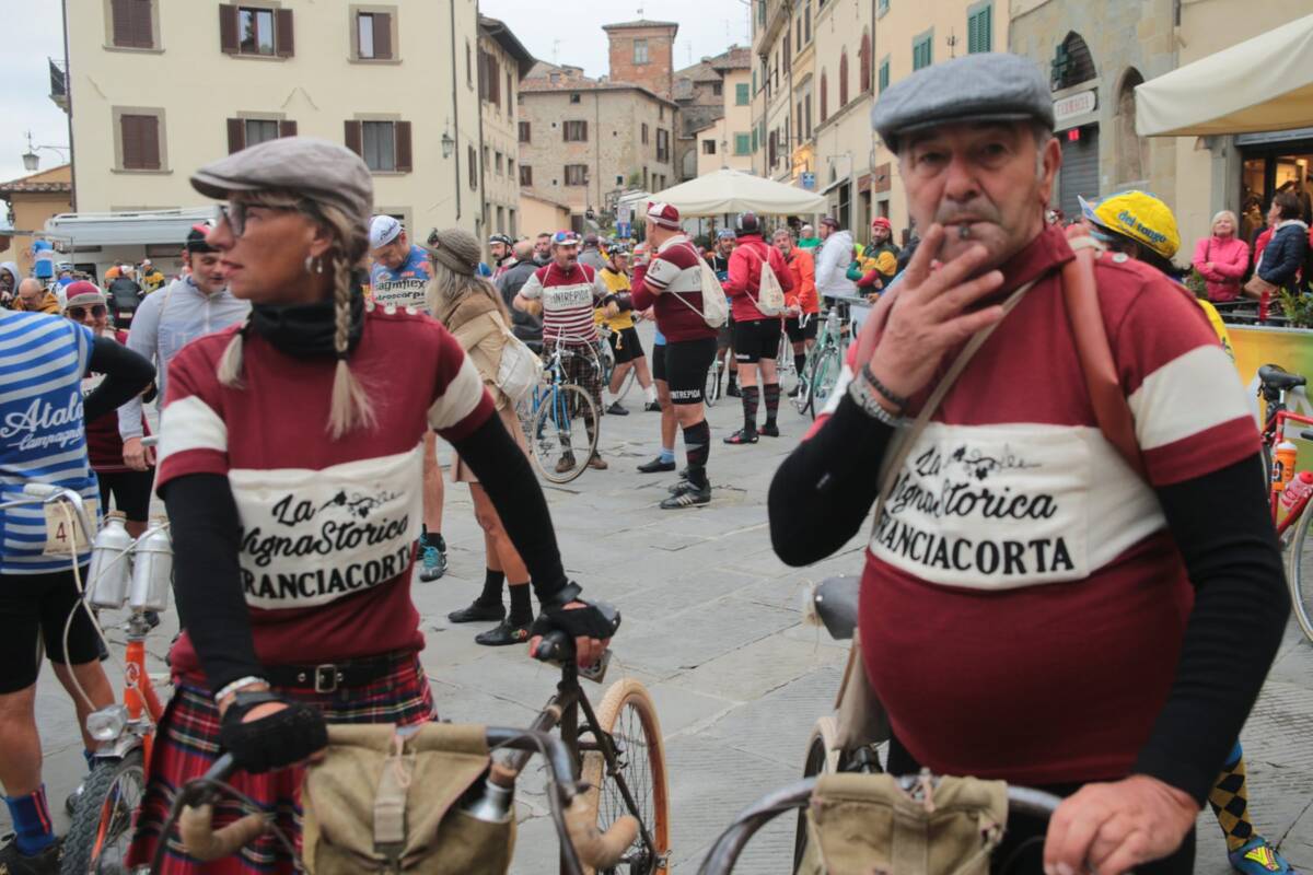 L’Intrepida 2026 ad Anghiari, partecipanti alla cicloturistica d’epoca