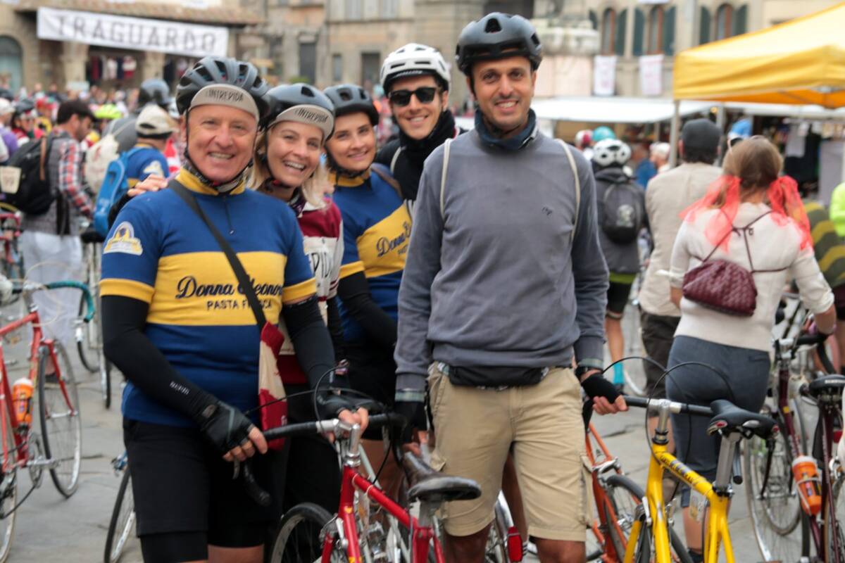 L’Intrepida 2026 ad Anghiari, partecipanti alla cicloturistica d’epoca