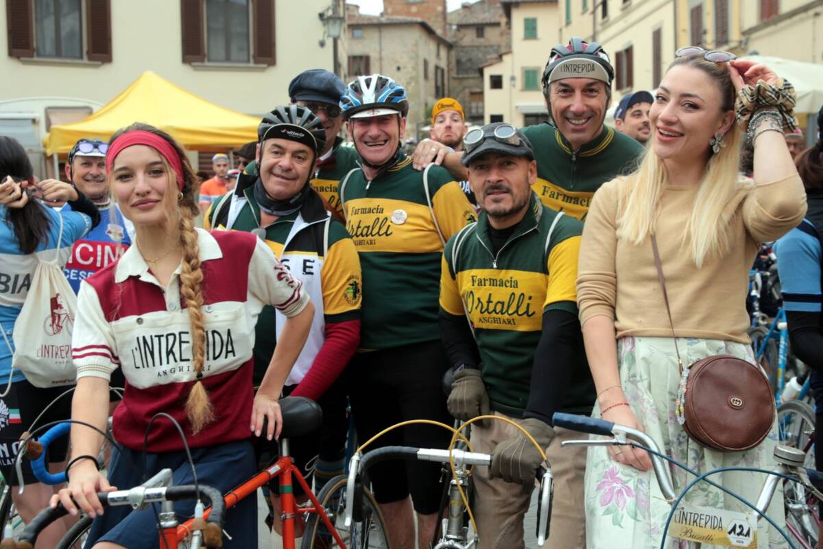 L’Intrepida 2026 ad Anghiari, partecipanti alla cicloturistica d’epoca