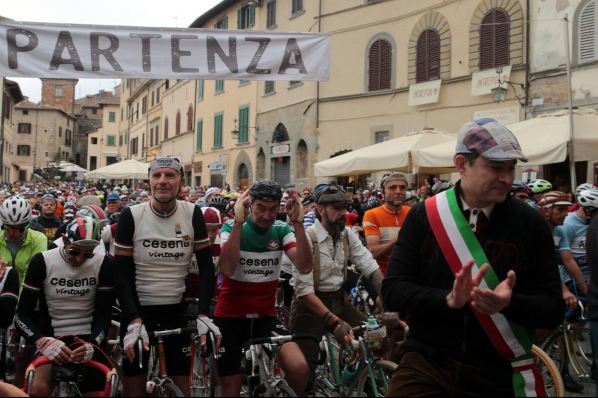 L’Intrepida 2026 ad Anghiari, partecipanti alla cicloturistica d’epoca