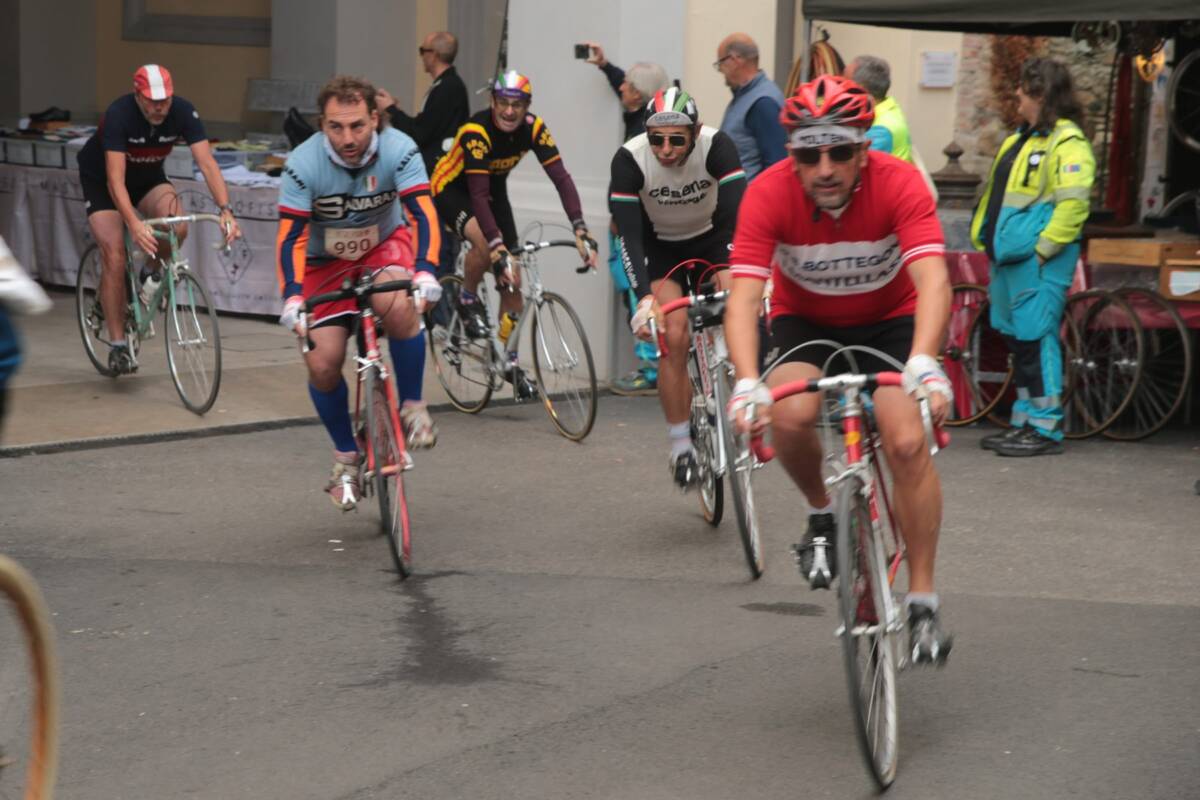 L’Intrepida 2026 ad Anghiari, partecipanti alla cicloturistica d’epoca