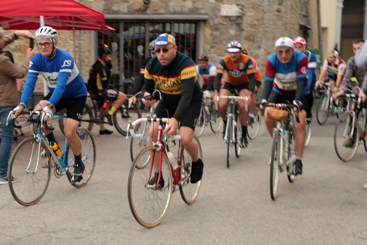 L’Intrepida 2026 ad Anghiari, partecipanti alla cicloturistica d’epoca