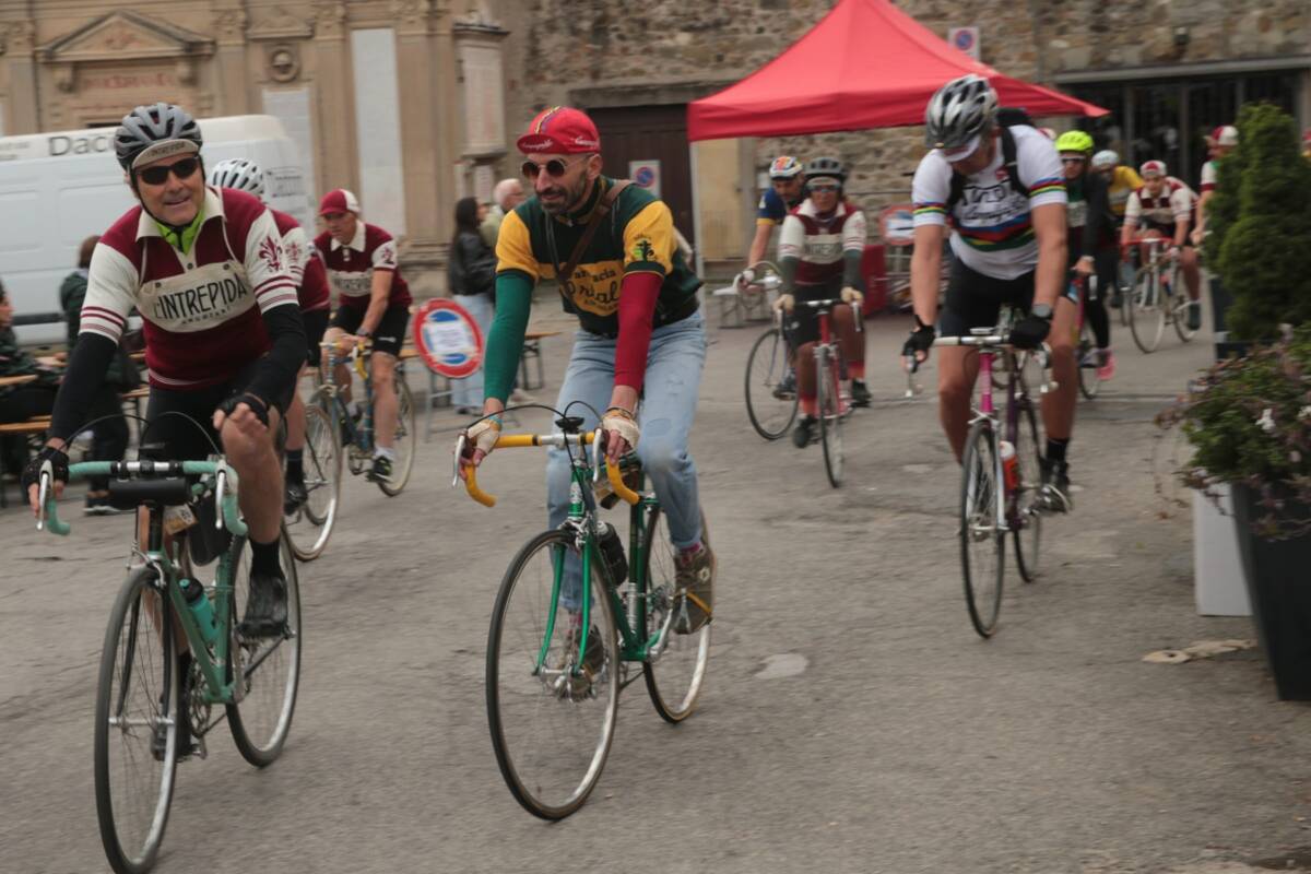 L’Intrepida 2026 ad Anghiari, partecipanti alla cicloturistica d’epoca