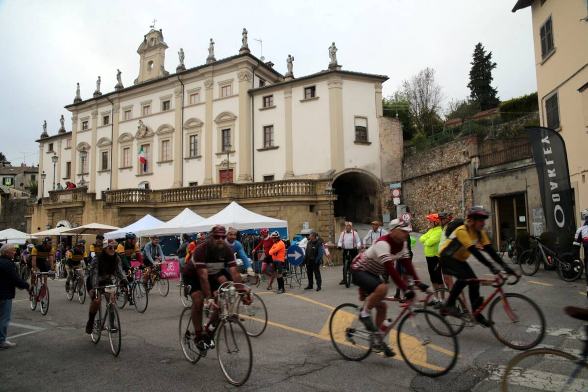 L’Intrepida 2026 ad Anghiari, partecipanti alla cicloturistica d’epoca