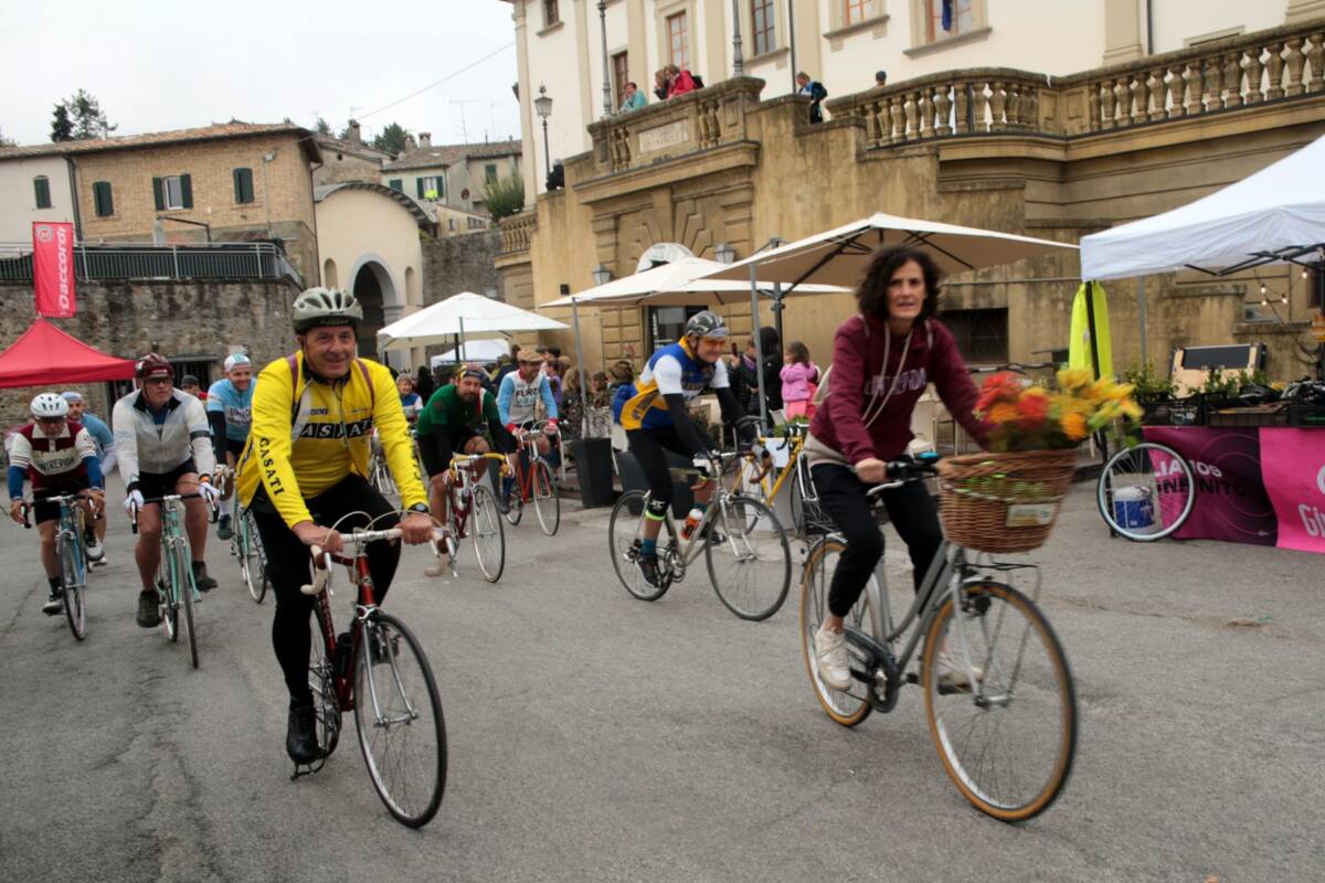 L’Intrepida 2026 ad Anghiari, partecipanti alla cicloturistica d’epoca