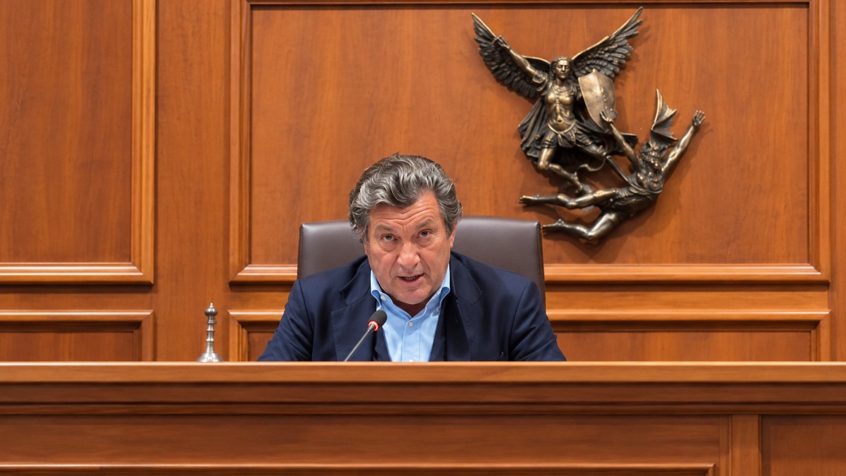 mario-agnelli-consiglio-comunale-castiglion-fiorentino Mario Agnelli, sindaco di Castiglion Fiorentino, durante una seduta del Consiglio comunale