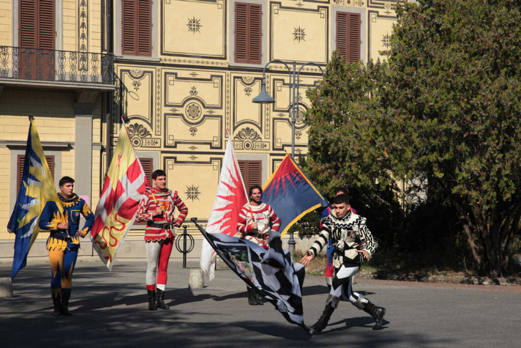 Sbandieratori di Arezzo al Parco del Pionta - foto 21