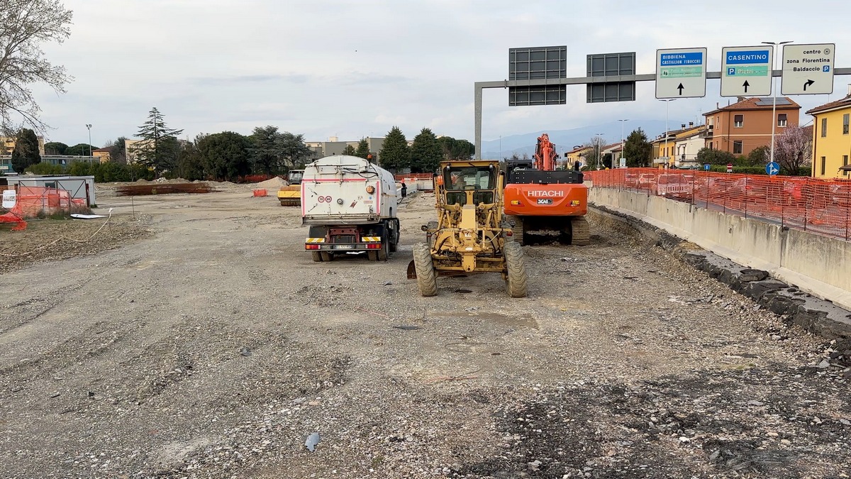 : Cantiere di via Fiorentina ad Arezzo e disagi per le attività commerciali.